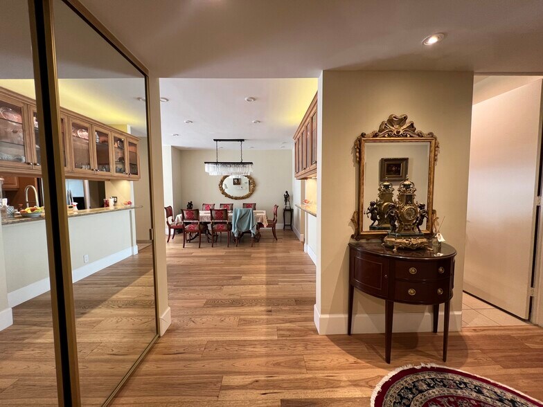 Condo Entry - 515 Ocean Ave