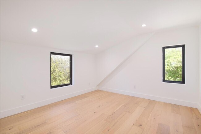 Building Photo - 2401 Willow St