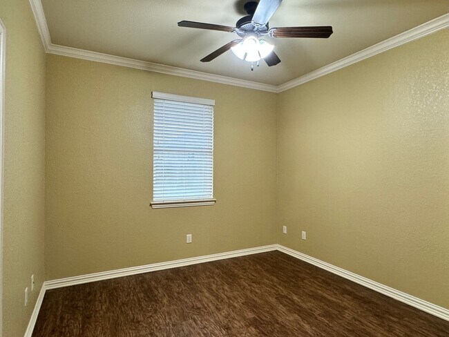 Building Photo - 309 Ash Dr