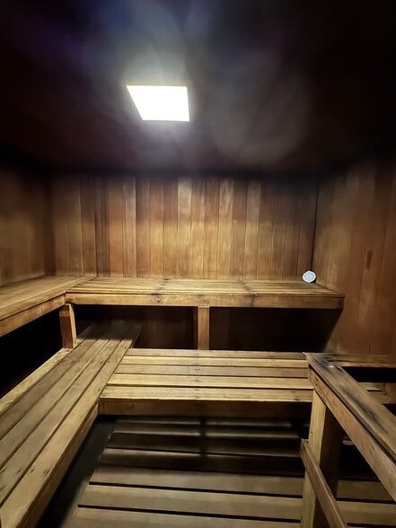 Building Photo - 6800 Fleetwood Rd