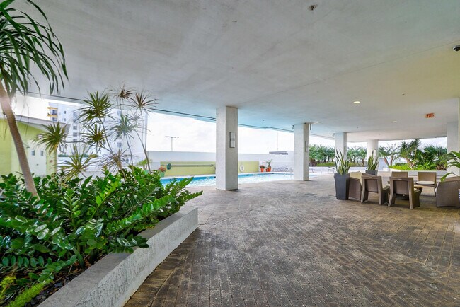 Building Photo - 315 NE 3rd Ave