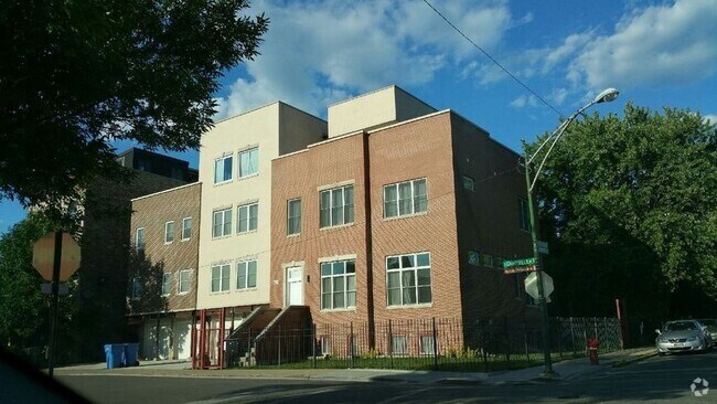 Building Photo - 825 S Campbell ave