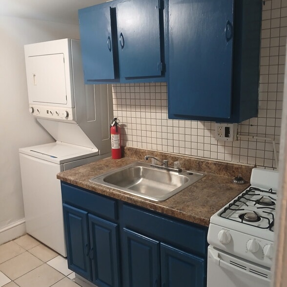 Building Photo - 409 DuPont St