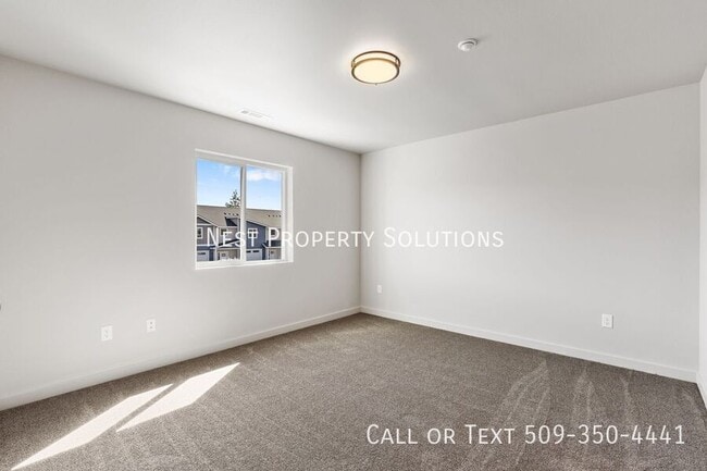 Building Photo - 370 Ivy St NE