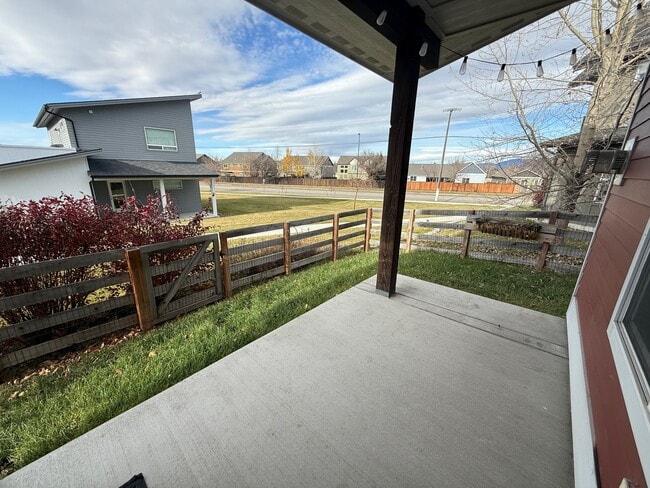 Building Photo - 5475 Vermeer Ln