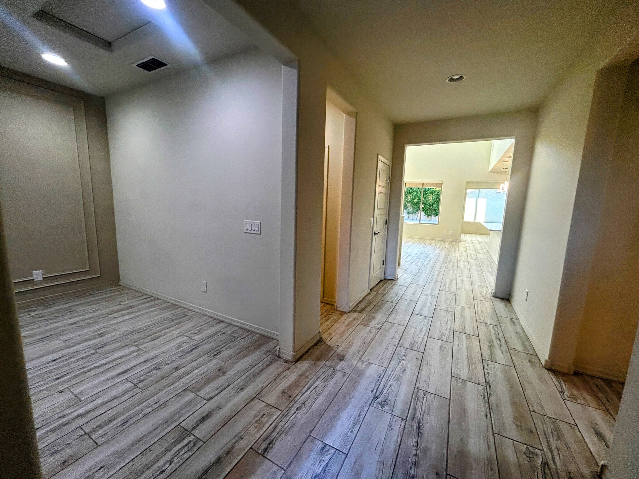 Building Photo - 8909 W Missouri Ave