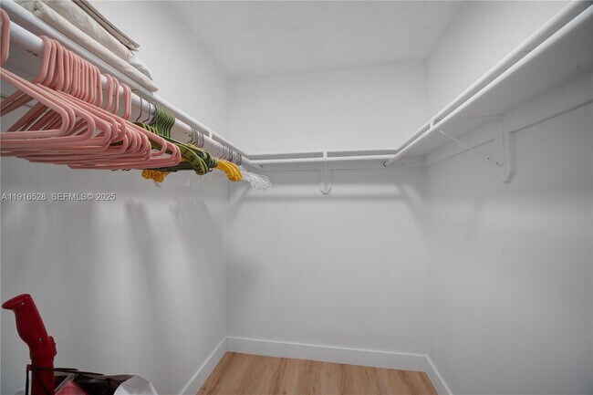 Building Photo - 77 Crandon Blvd