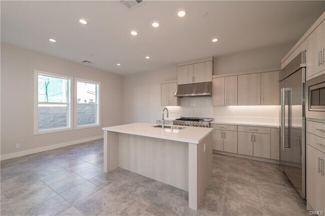 Building Photo - 300 Burwood