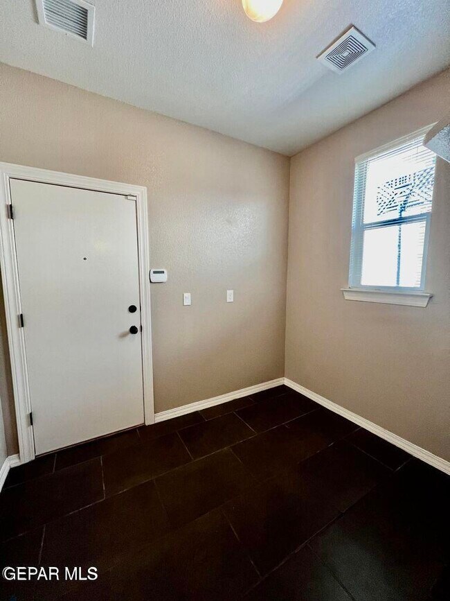 Building Photo - 11044 Bullseye St
