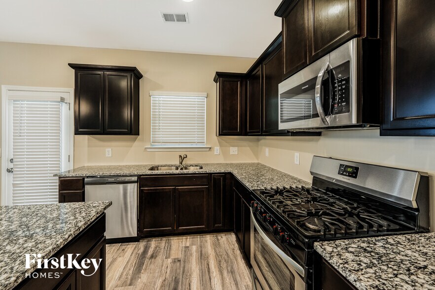 Building Photo - 1812 Clarke Cir