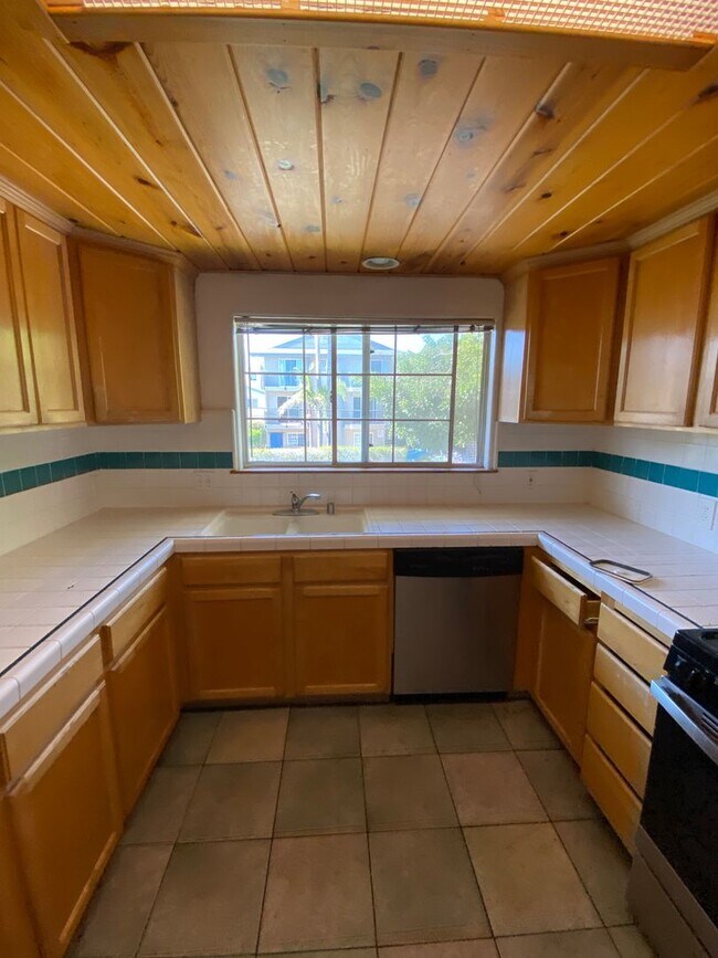 Building Photo - 6535 El Nido Ln