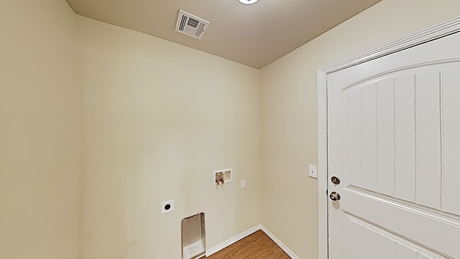 Building Photo - Very Nice 3 bedroom 2 bath home in MWC sch...