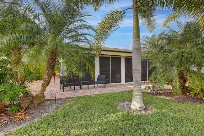 Building Photo - 11361 SW Pembroke Dr