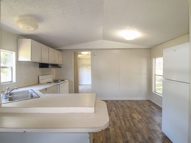 Building Photo - Beautifully Updated 3BR/2BA Trailer in Mus...