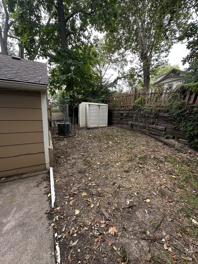 Building Photo - 8819 E Winner Rd