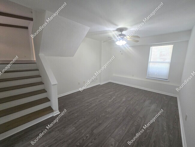 Building Photo - 3172 Carmel Dr