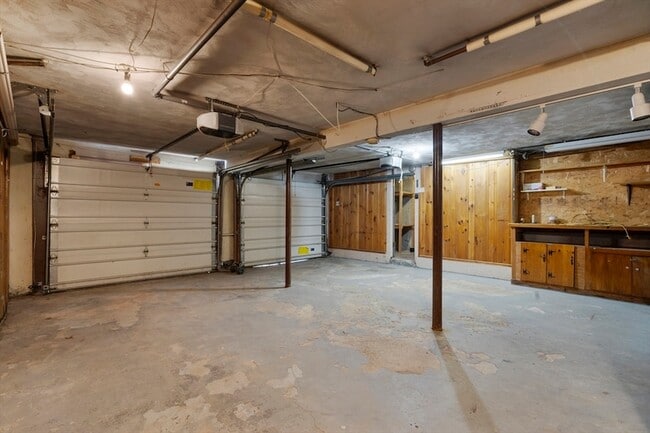 Building Photo - 27 Hermon St