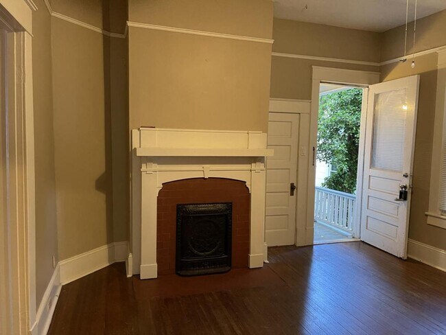 Building Photo - 220-A N. Cedar St.