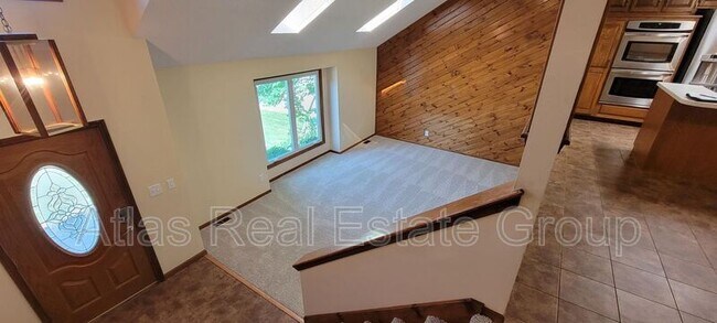 Building Photo - 322 NE Lincoln St