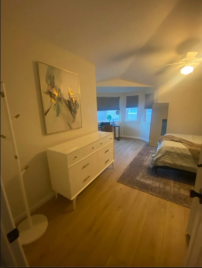 Building Photo - Greenwood Townhome 2Beds 1.5 Bath- $3,100