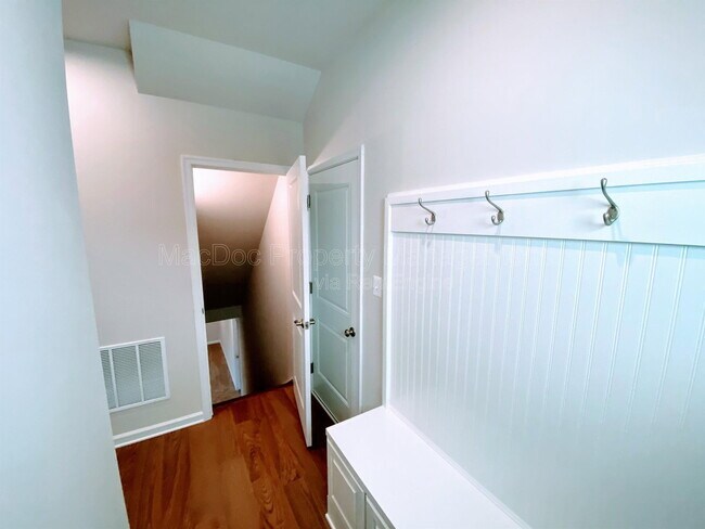 Building Photo - 1226 City View Ln