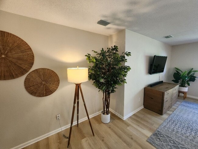 Building Photo - Gorgeous Hidden Lakes 3/2/2 Home