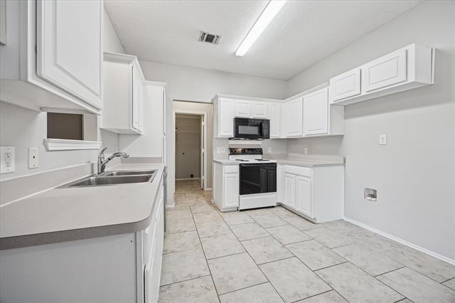 Building Photo - 3933 Parkhaven Dr