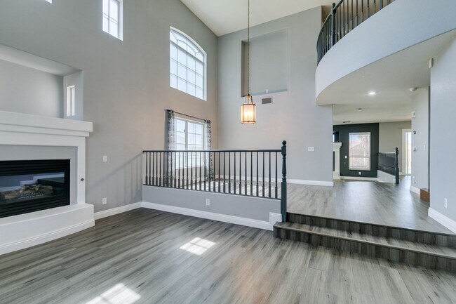 Building Photo - BEAUTIFUL POOL HOME W/RV