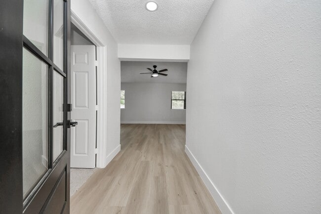 Building Photo - 7427 Willow Oak Dr