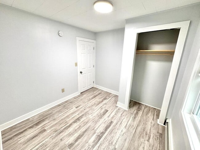 Building Photo - 1294 US-1 Apt A