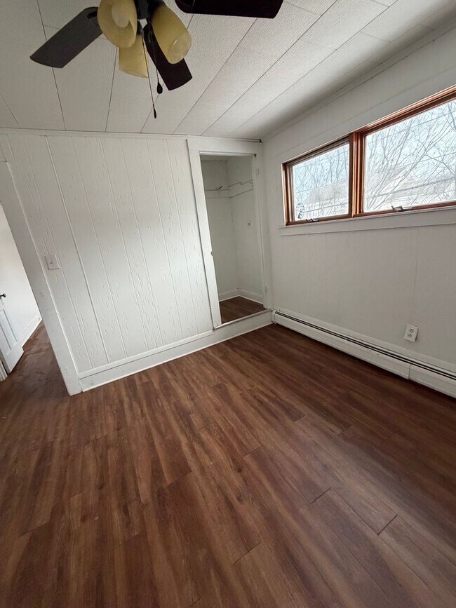 Building Photo - Single Family 3 Bedroom - Half Off 1st Months Rent