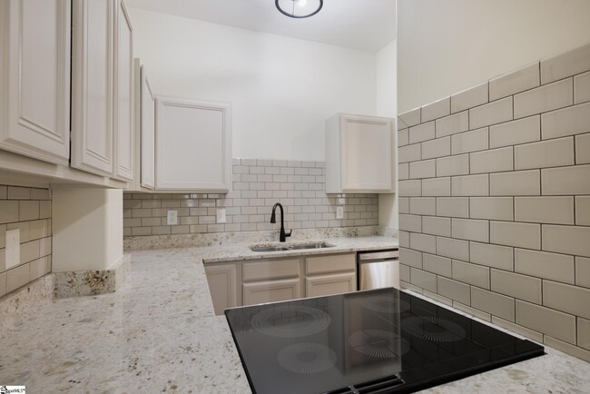 Building Photo - 1001 S Church St