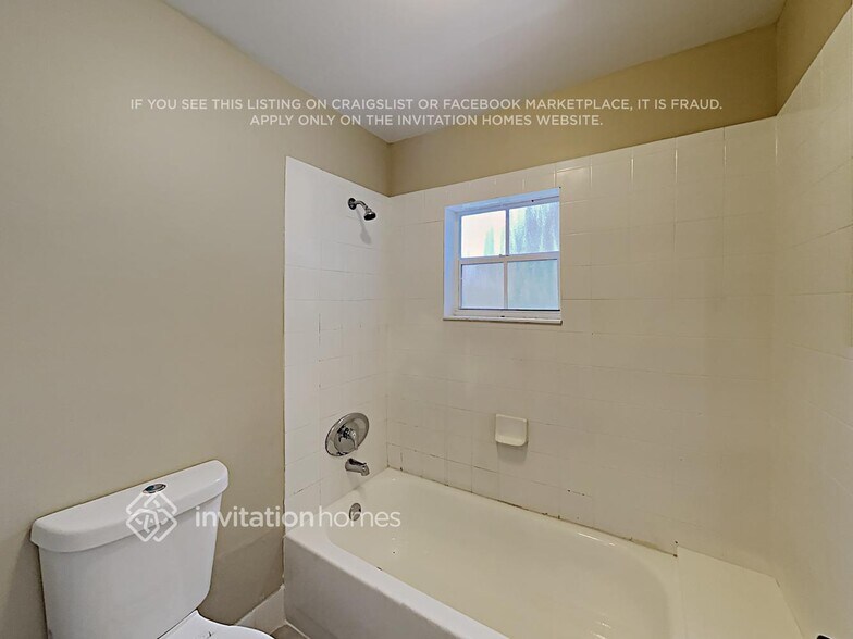 Building Photo - 7215 SW 42nd Ct