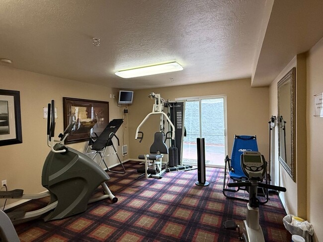 Building Photo - Beautiful 2 Bed 2 Bath Condo Near Sacred H...