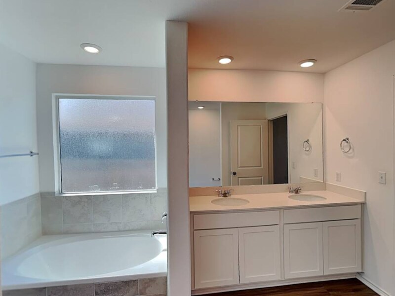 Building Photo - 10500 Steinbeck Dr