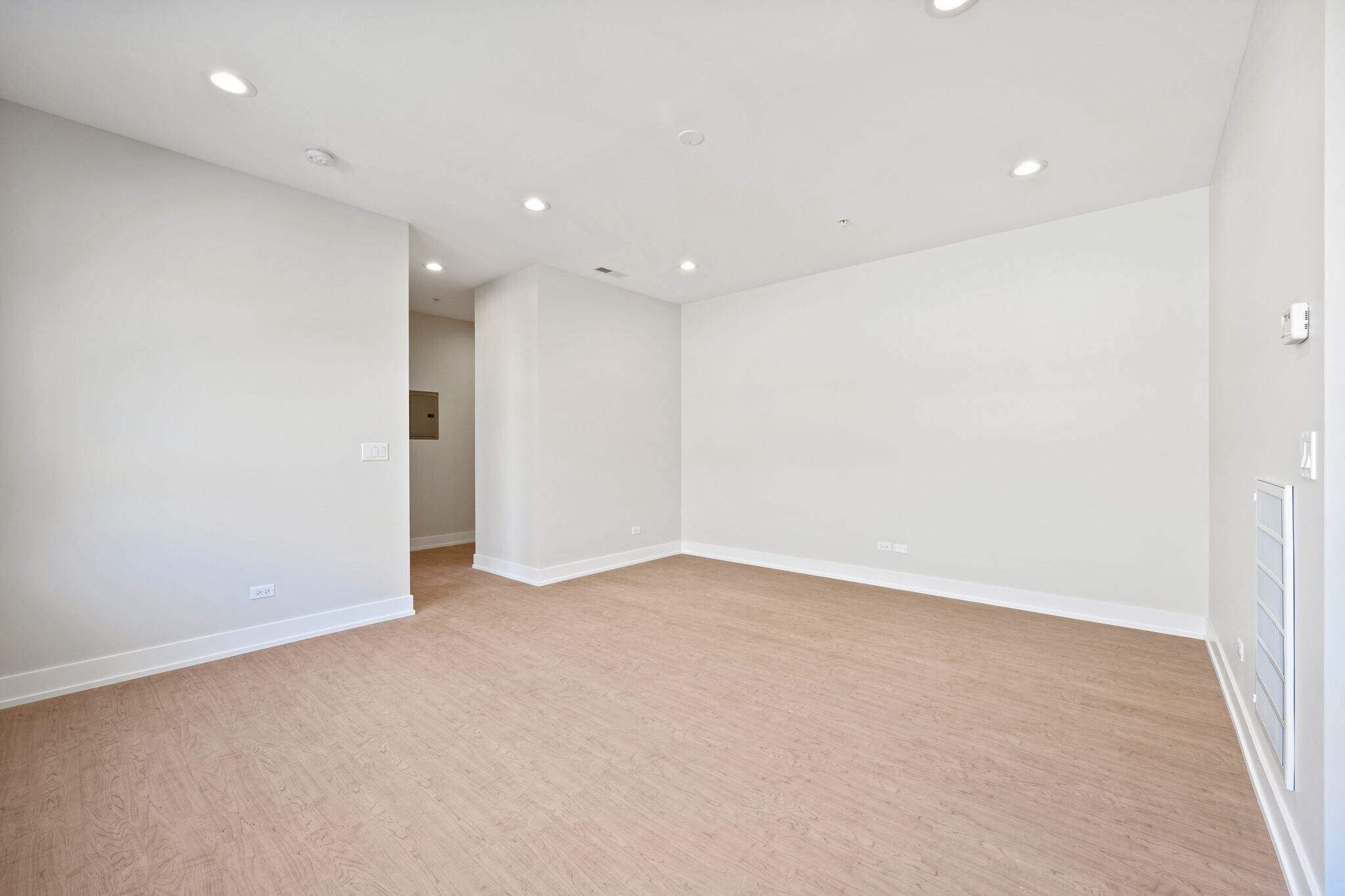 Building Photo - 2211 Maple Ave