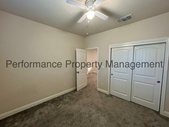 Building Photo - 3608 Oak Lake Ln