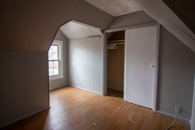 Building Photo - 6817 Raymond Ave