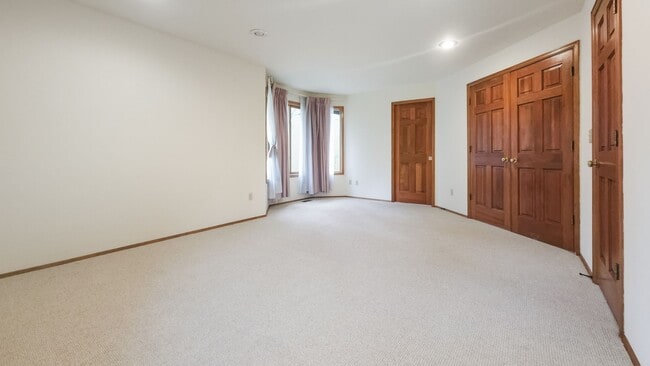 Building Photo - Spacious, Comfortable House in Forest Ridge Estates of Bellevue