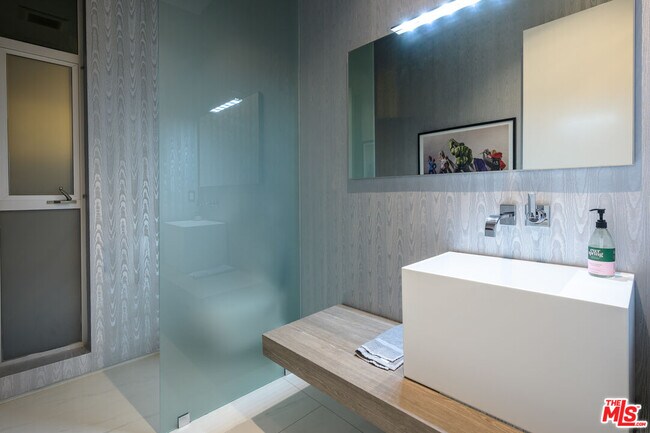 Building Photo - 6660 Colgate Ave