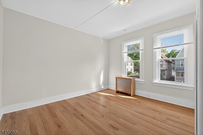 Building Photo - 19 Sylvan Pl