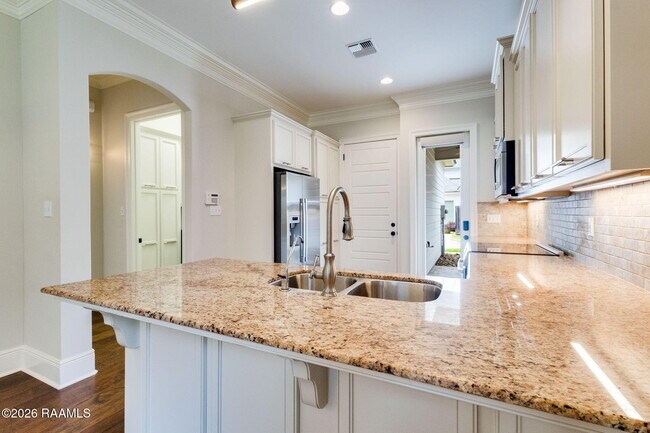 Building Photo - 405 S Montauban Dr
