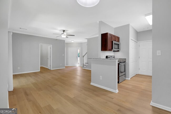 Building Photo - 569 N Fairfield Dr