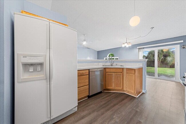 Building Photo - Palm Bay Gem