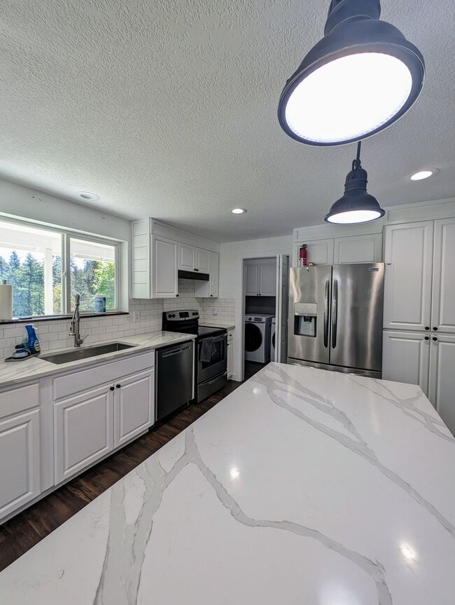 Building Photo - Large 4 Bedroom Home for rent in PO - Over Two Acres and Room to Roam!