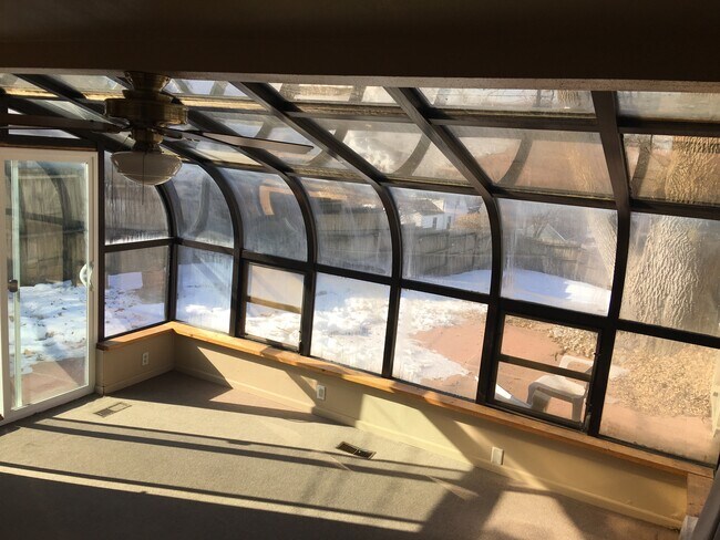 Building Photo - 911 S Mulberry St