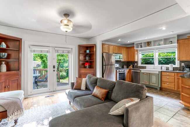 Building Photo - 2489 Semmes St