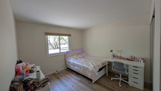Building Photo - 424 Mallard Dr