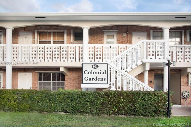 Building Photo - 801 Pine Dr