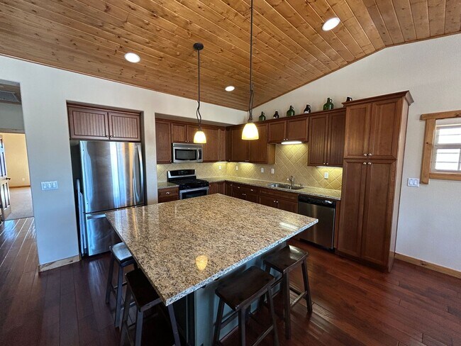 Building Photo - Long-Term Lease: The Ponderosa Meadows Townhouse